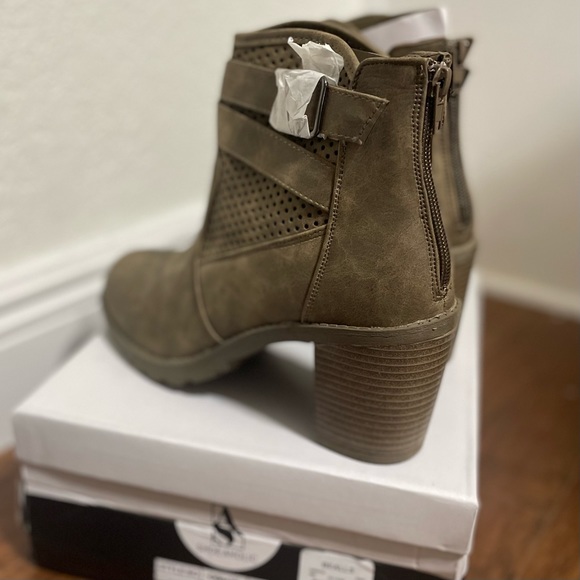 NWT Shoeaholic Sizzle Ankle Boots Tan Size 8 - Picture 6 of 14